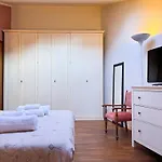 Maison Mezzanotte Mansarda Chic In Centro Con Parcheggio Privato Rávena
