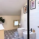 Apartamento Maison Mezzanotte Mansarda Chic In Centro Con Parcheggio Privato