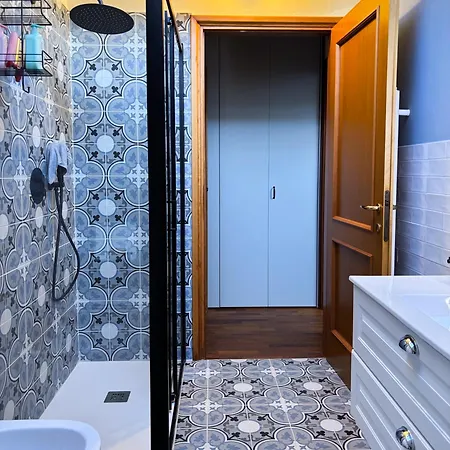 公寓 Maison Mezzanotte Mansarda Chic In Centro Con Parcheggio Privato