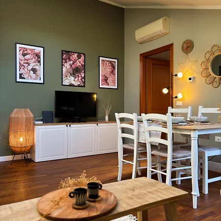 Maison Mezzanotte Mansarda Chic In Centro Con Parcheggio Privato Apartamento Rávena
