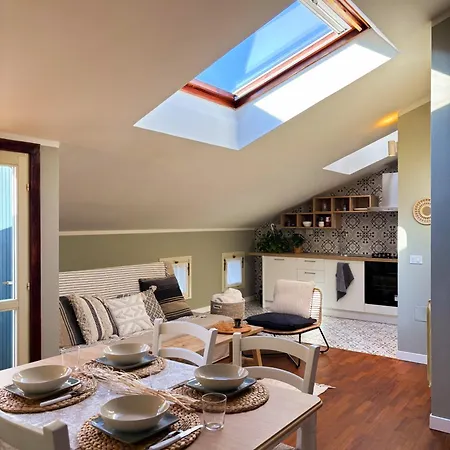 Maison Mezzanotte Mansarda Chic In Centro Con Parcheggio Privato 公寓