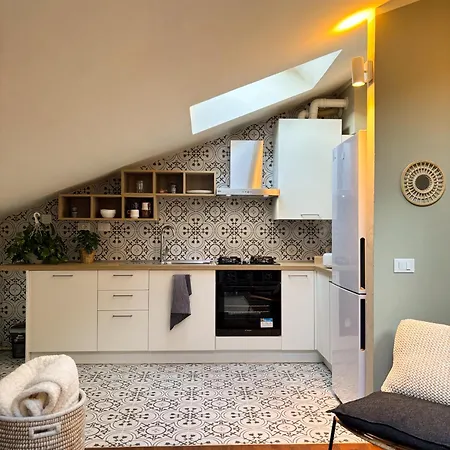 公寓 Maison Mezzanotte Mansarda Chic In Centro Con Parcheggio Privato *