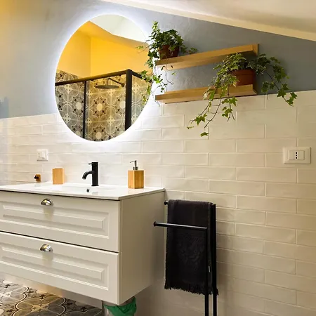 Maison Mezzanotte Mansarda Chic In Centro Con Parcheggio Privato * 拉文纳