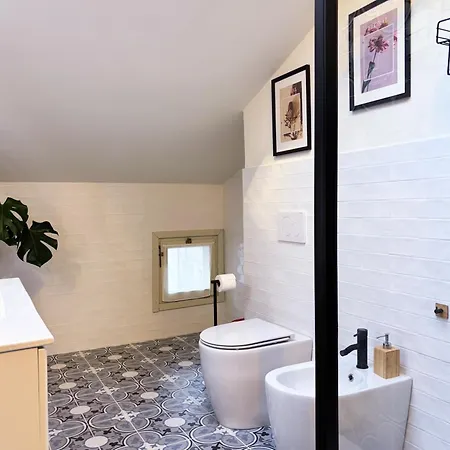 Lejlighed Maison Mezzanotte Mansarda Chic In Centro Con Parcheggio Privato